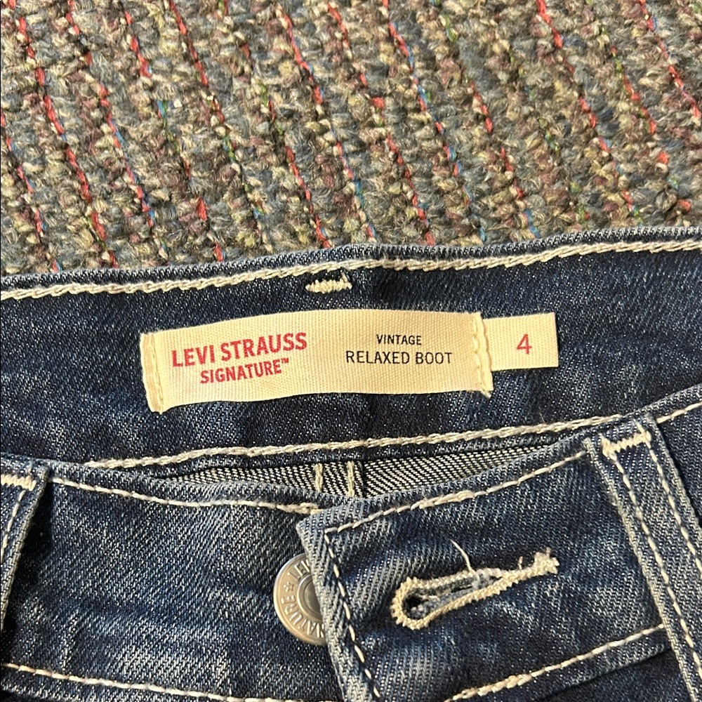 Levi's Relaxed Fit Denim Jeans - Classic Blue - Picture 2 of 4